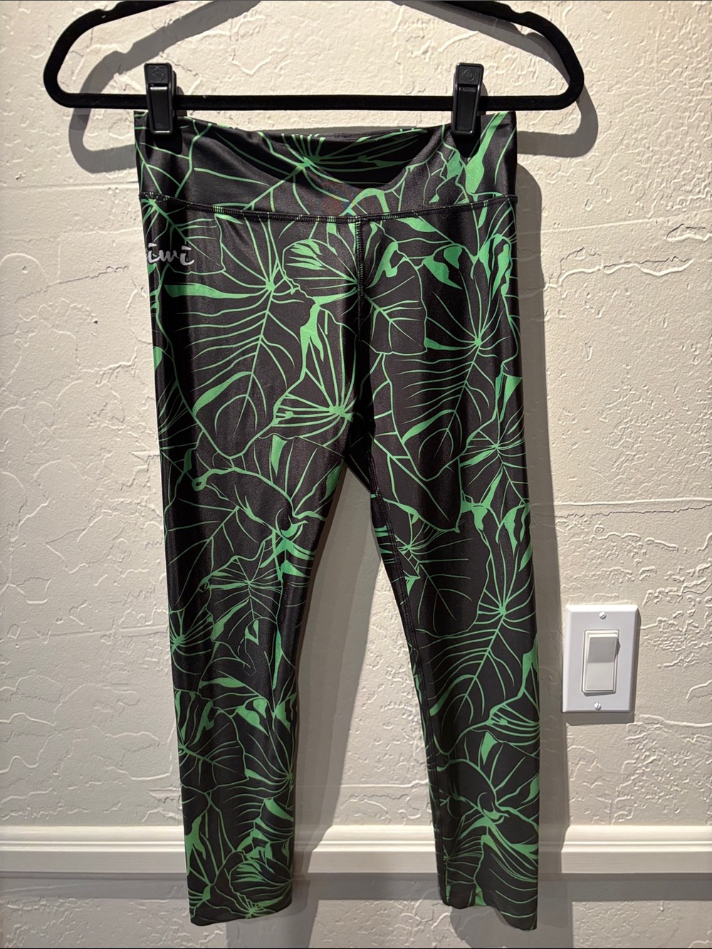 Oiwi Kalo Wahine UPF 30 compression leggings .
